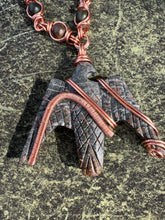 Load image into Gallery viewer, Agate Astrophyllite In Garnet Eagle Chain
